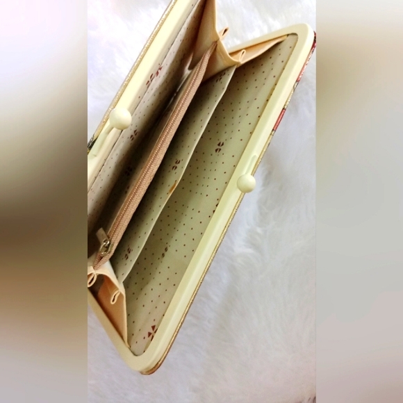 Clutch - Picture 5 of 6